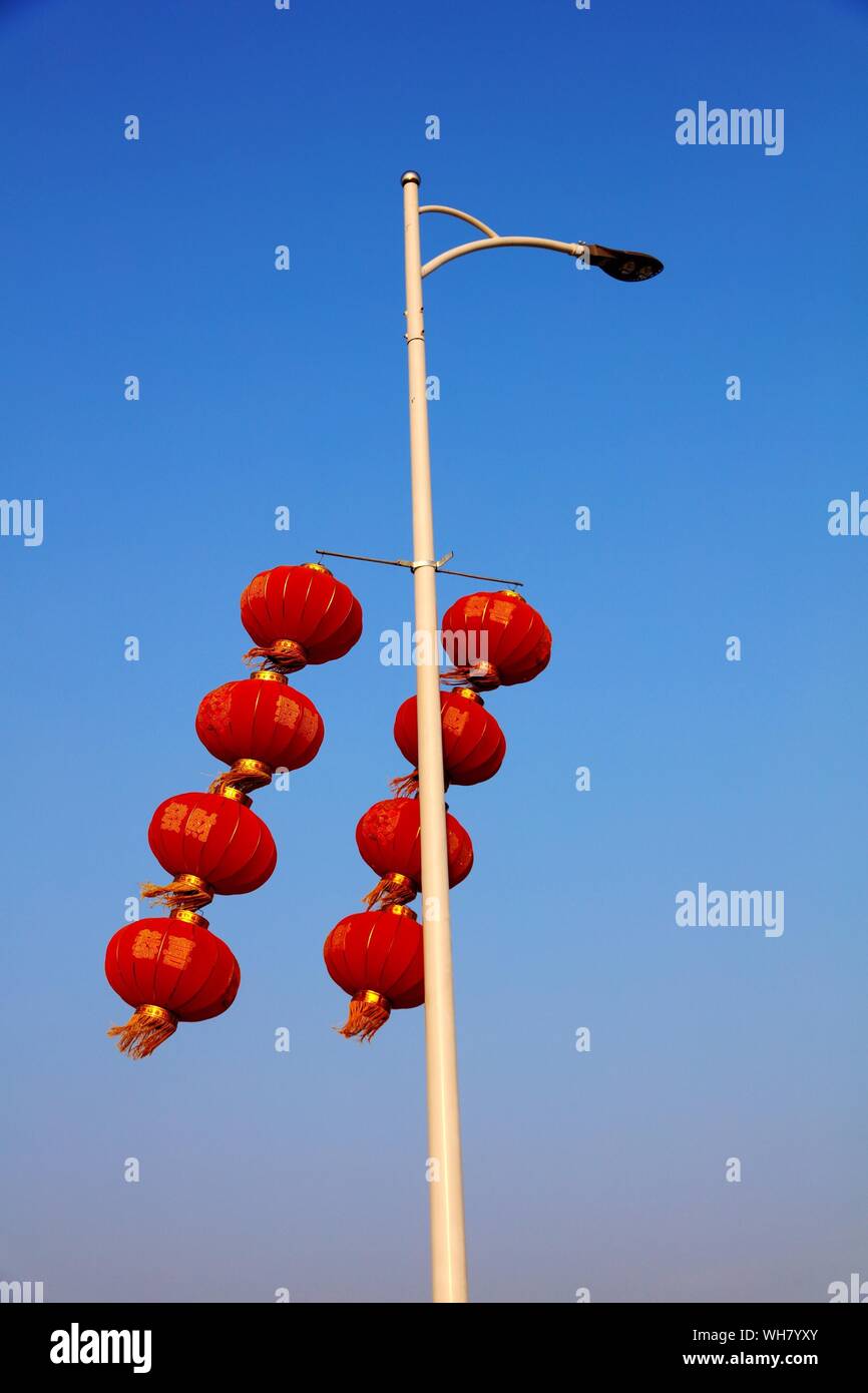 Hanging lantern street light hires stock photography and images Alamy