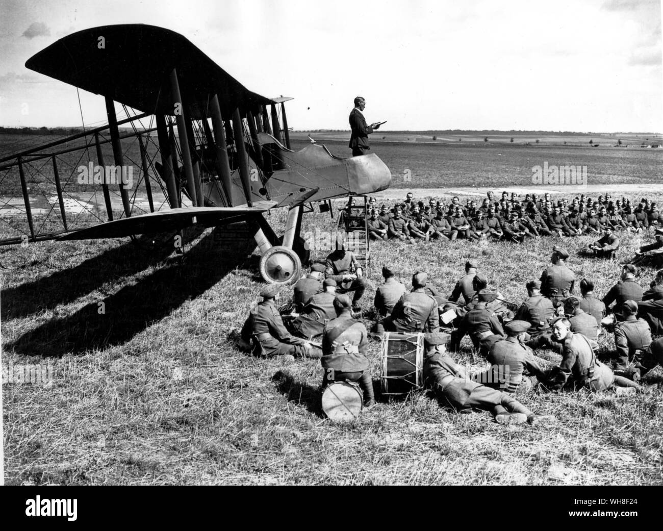 A Chaplain conducting church parade from the nacelle of an F E 2 B night bomber, 1 September 1918, No 2 Aeroplane Supply Depot. Stock Photo