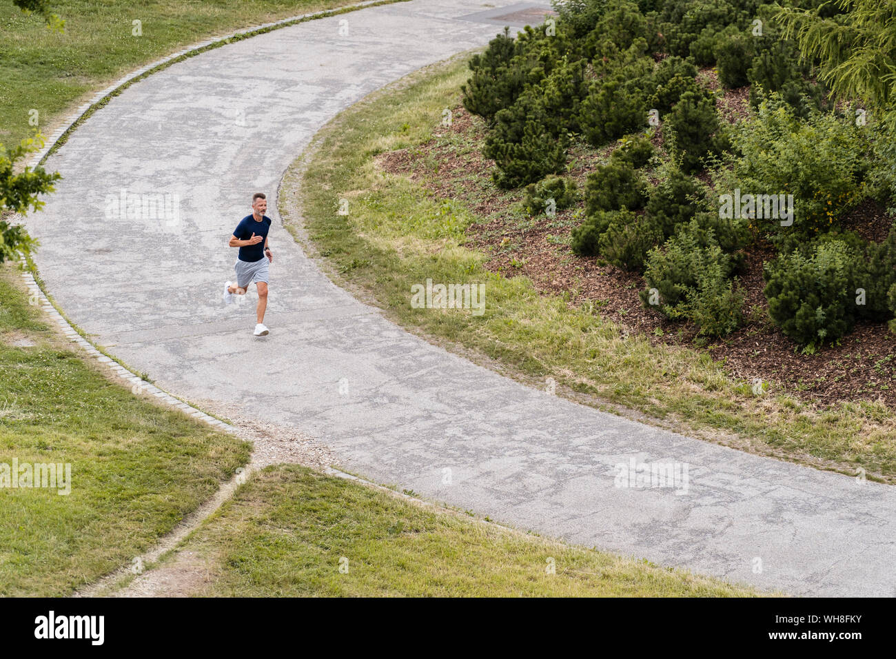 Man path park exercising hi-res stock photography and images - Alamy
