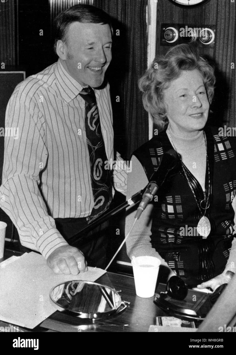 Jimmy Young and Barbara Castle at Broadcasting House 1975. Barbara Castle, Baroness Castle of Blackburn (1910-2002) was a British left-wing politician and former Labour Member of Parliament. Stock Photo