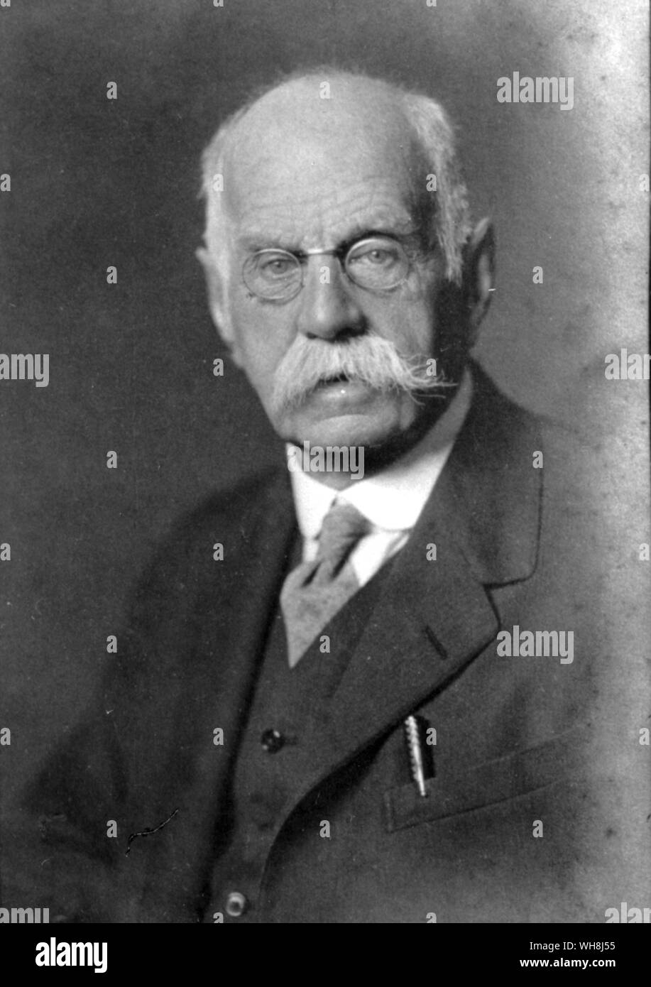 Major Leonard Darwin (1850-1943), a son of the British naturalist Charles Darwin (1809 -1896), was variously a soldier, politician, economist, eugenicist and mentor of the statistician and evolutionary biologist Ronald Fisher.. From Darwin and the Beagle by Alan Moorhead, page 268.. . Stock Photo