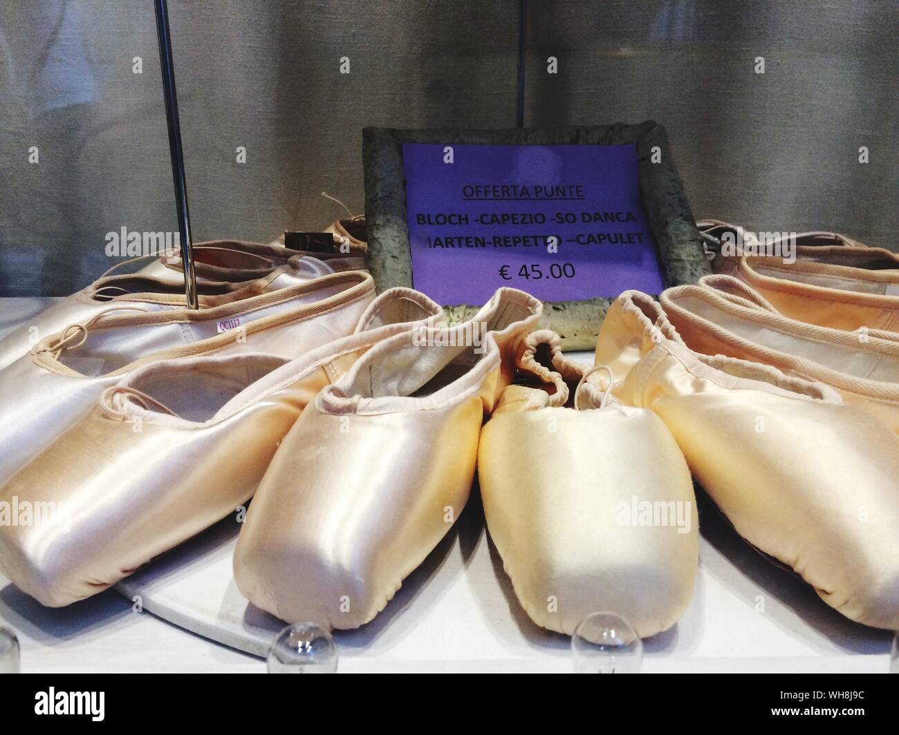 Gold shoes hires stock photography and images Alamy