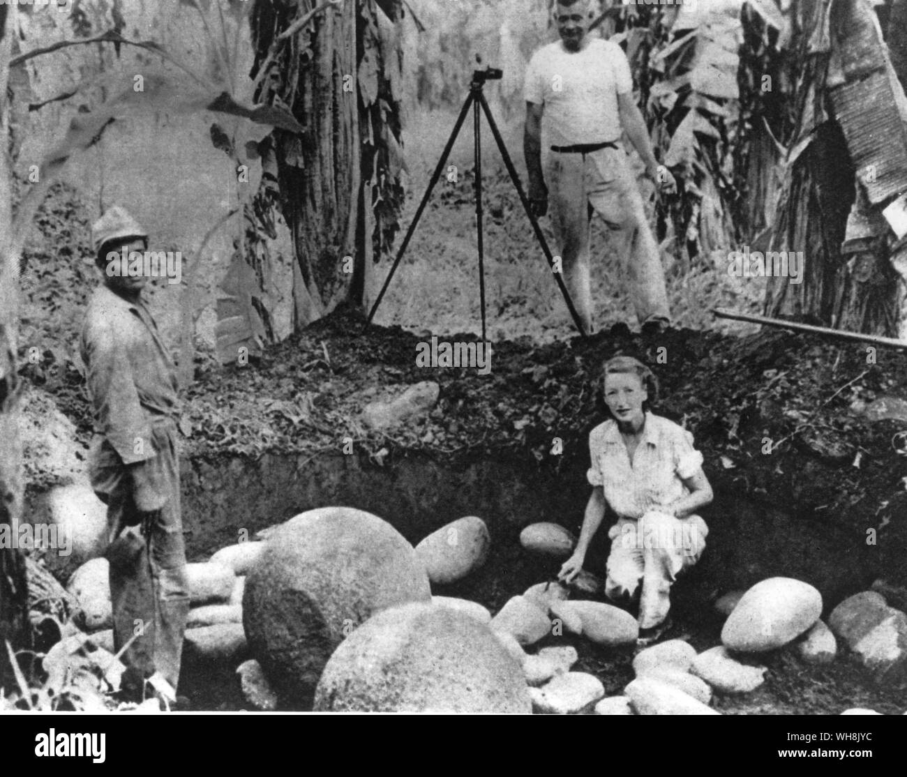 Dr and Mrs Lothrop excavating in Costa Rica Stock Photo