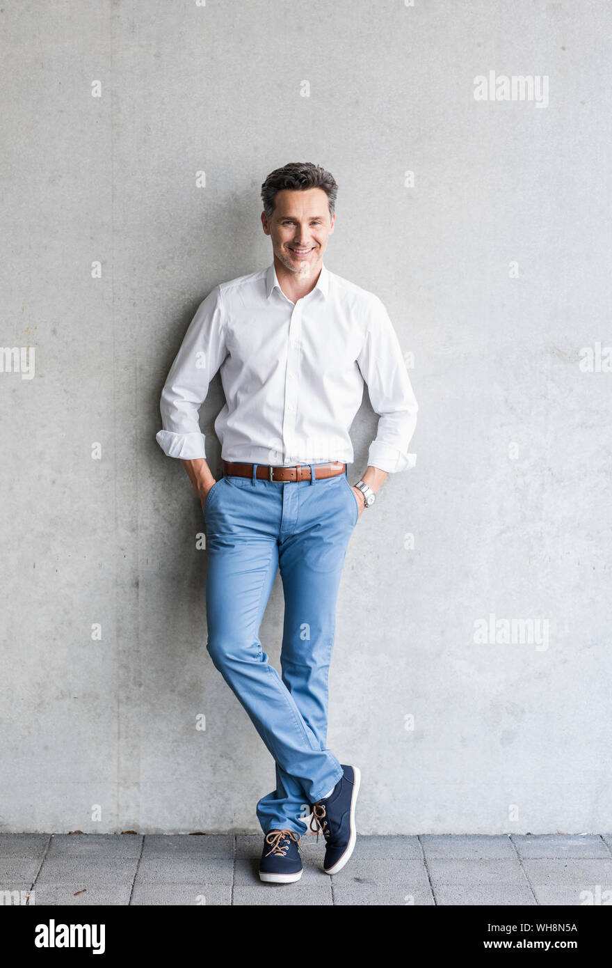 Wearing jeans and shirt hi-res stock photography and images - Alamy