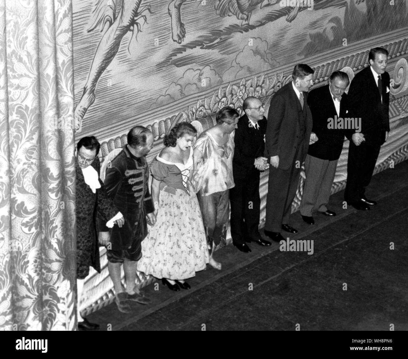 The first American performance of The Rake's Progress at the Metropolitan Opera, New York 1953 from left to right Norman Scott (Trulove) Mack Harrell (Nick Shadow) Hilde Guden (Anne) Eugene Conley (Tom) Stravinsky, Auden, Fritz Reiner (the conductor) and Kallman Stock Photo