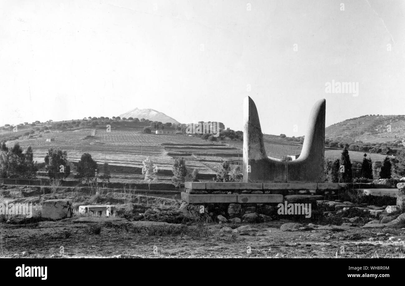 Sacred horns and sacred peak: southward view to Mount Juktas from the palace of Knossos Stock Photo