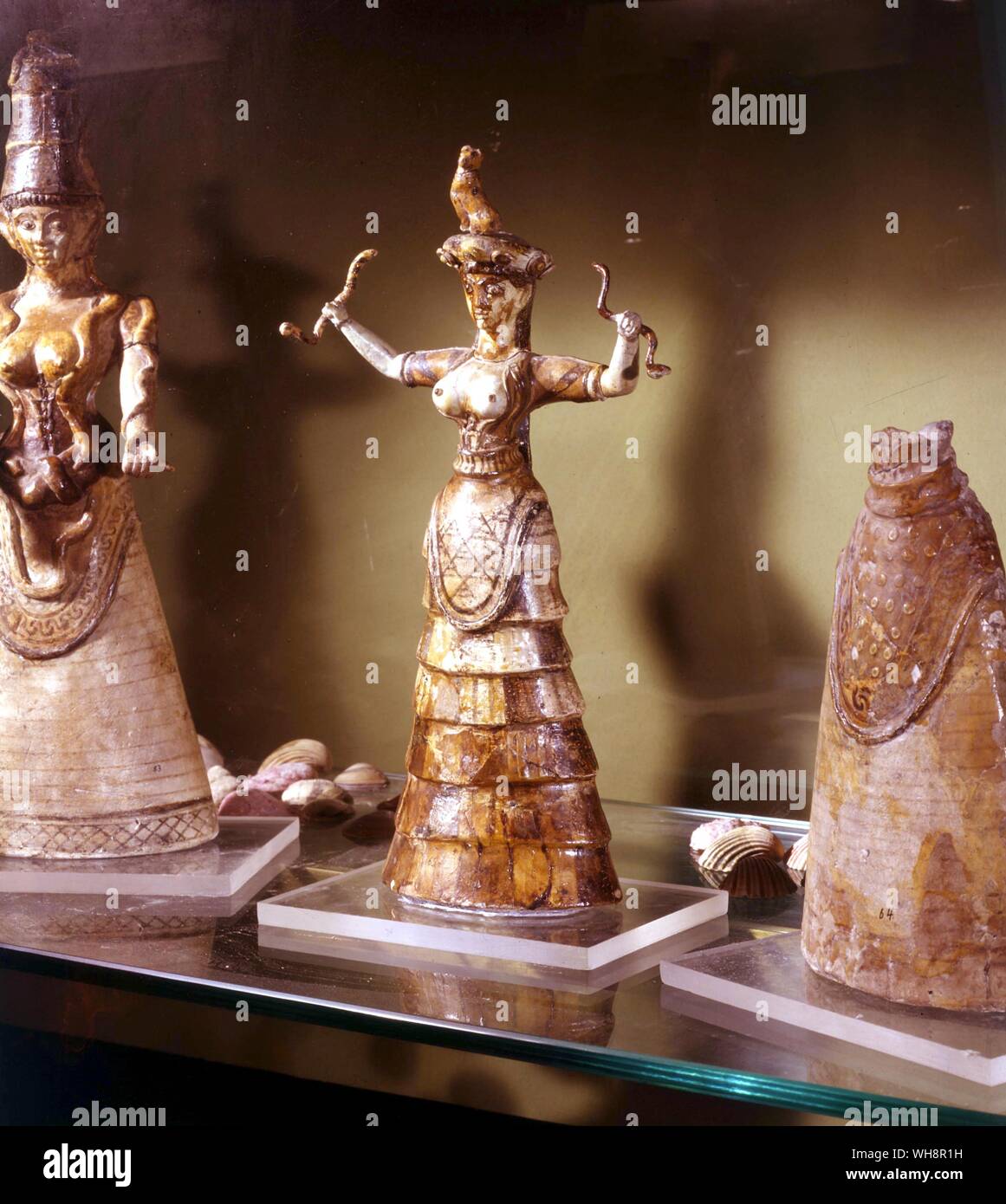Goddesses of the palace of Knossos.  Faience figurines, c.1600 BC Stock Photo