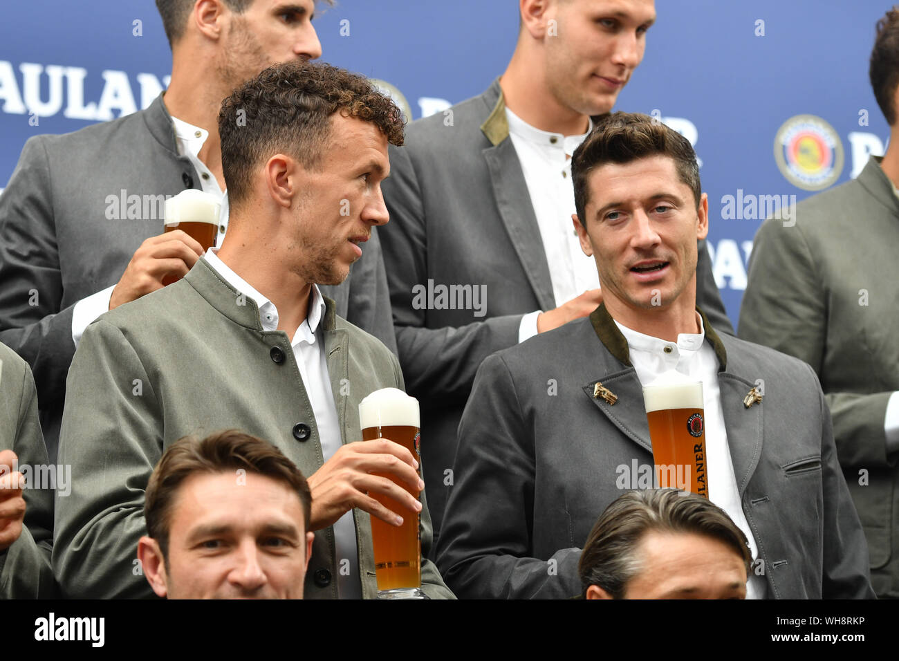Munich Deutschland 01st Sep 2019 V Re Robert Lewandowski Fc Bayern Munich Ivan Perisic Bayern Munich With White Beer Glasses In Lederhosen Tracht Fc Bayern Munich Paulaner Photo Shooting For Oktoberfest On 01 09 2019