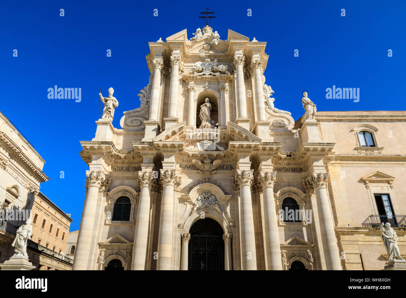 Cathedral, baroque facade, Piazza Duomo, Ortigia (Ortygia), Syracuse (Siracusa), UNESCO World Heritage Site, Sicily, Italy, Mediterranean, Europe Stock Photo