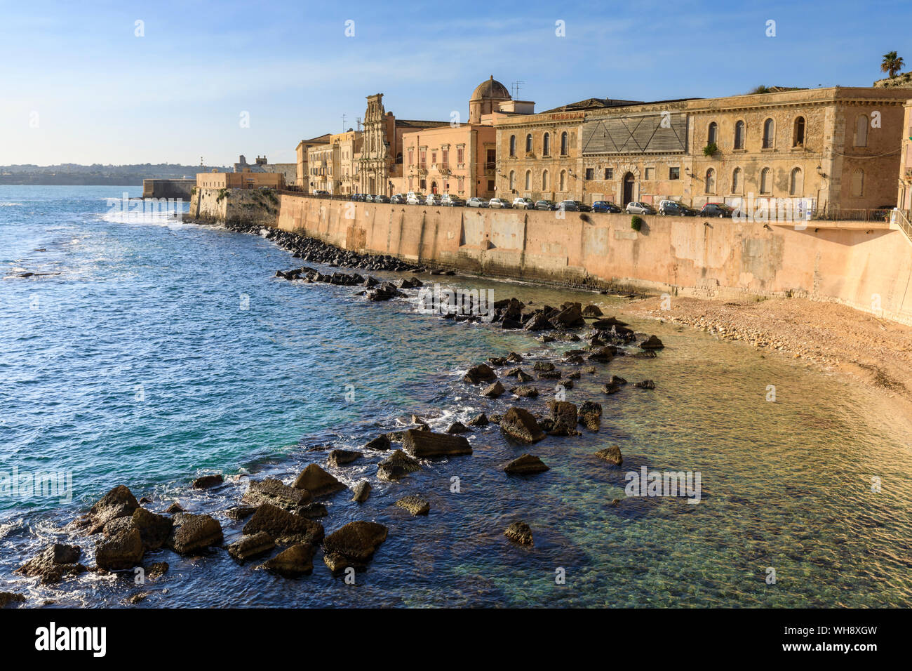 waterfront-ortigia-ortygia-early-morning-syracuse-siracusa