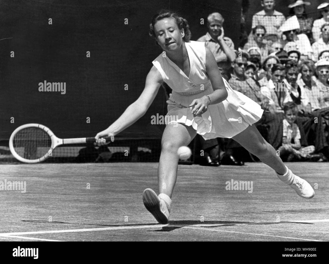 Maureen Connolly ('Little Mo') at Wimbledon in 1952.. . Stock Photo