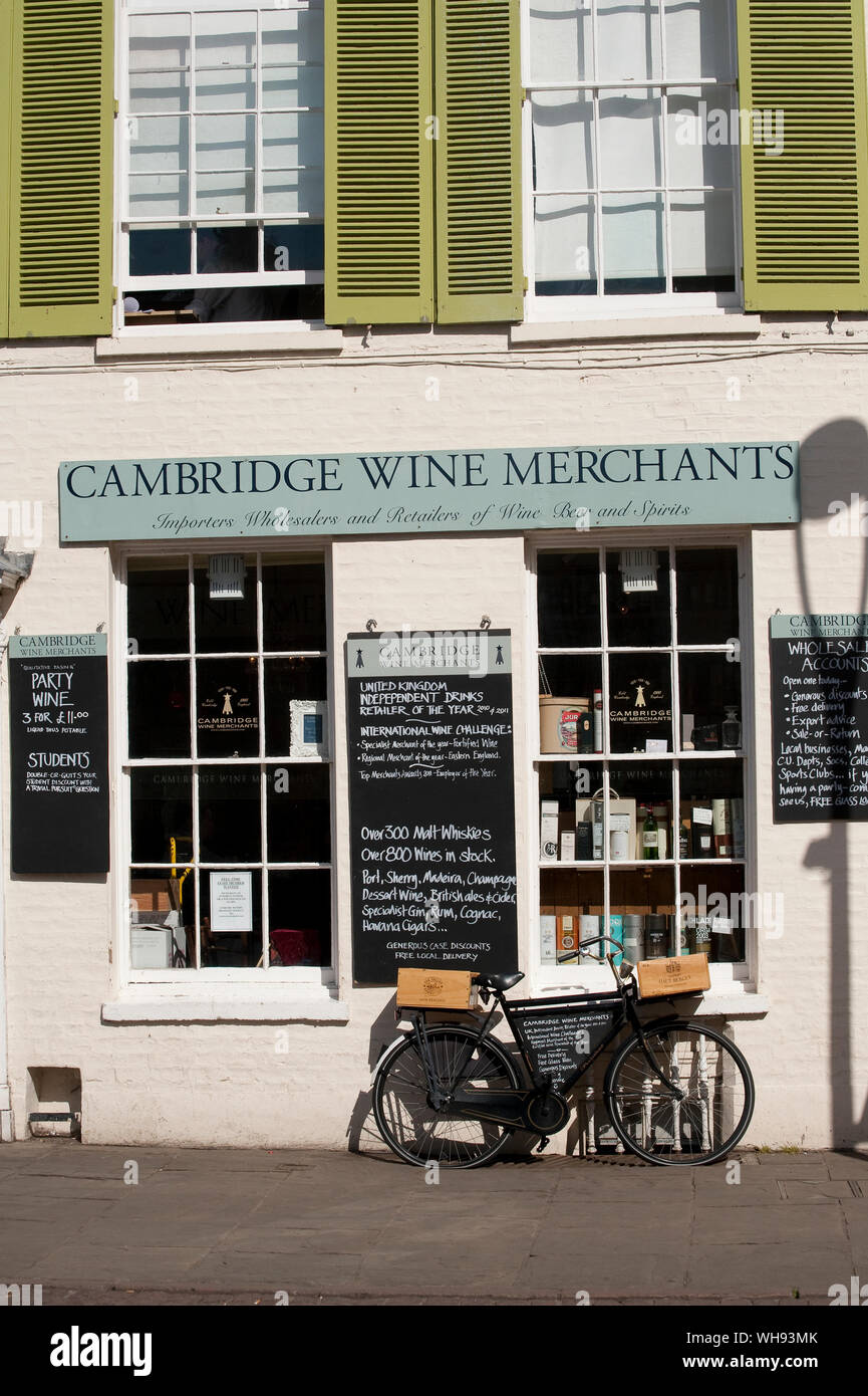 Cambridge Wine Merchants in the city centre of Cambridge, England Stock