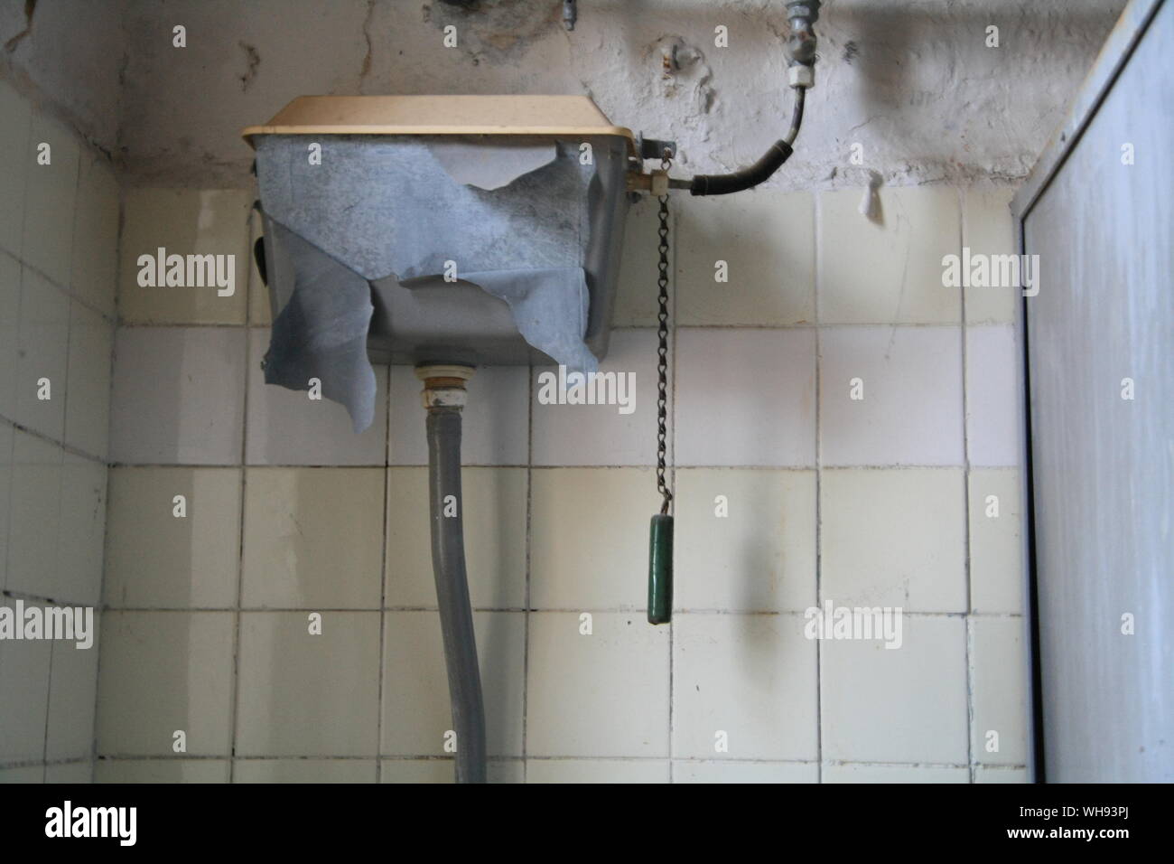 Toilet flush chain hires stock photography and images Alamy