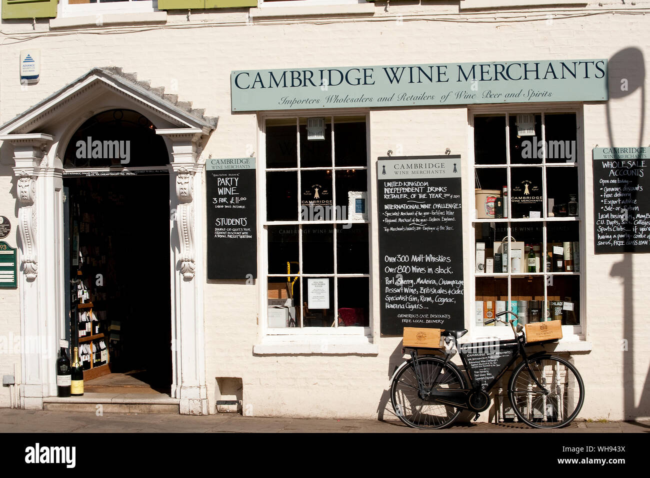 Cambridge Wine Merchants in the city centre of Cambridge, England Stock