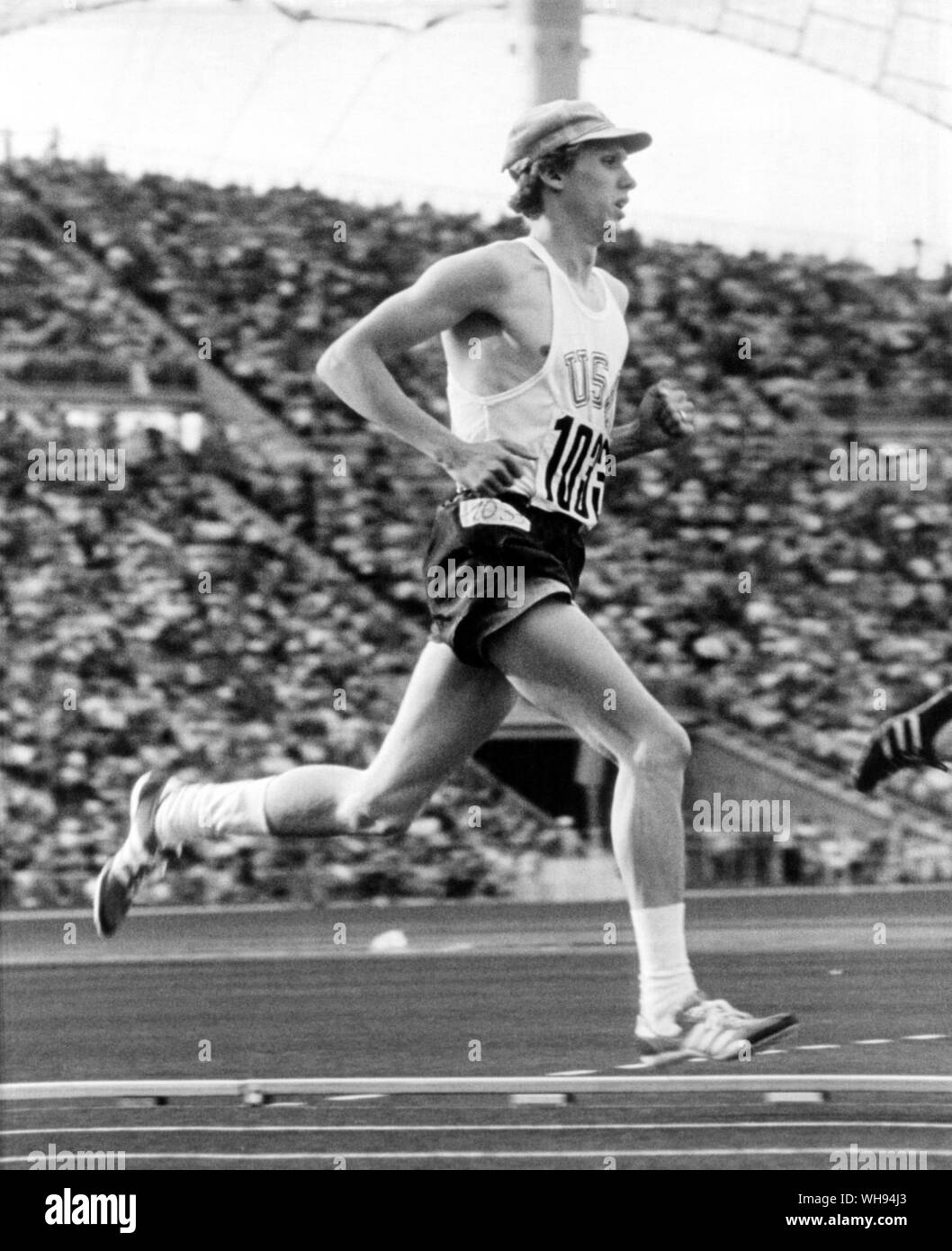 September 1972: Munich Olympics: Dave Wottle (USA) won the 800m final.. Stock Photo