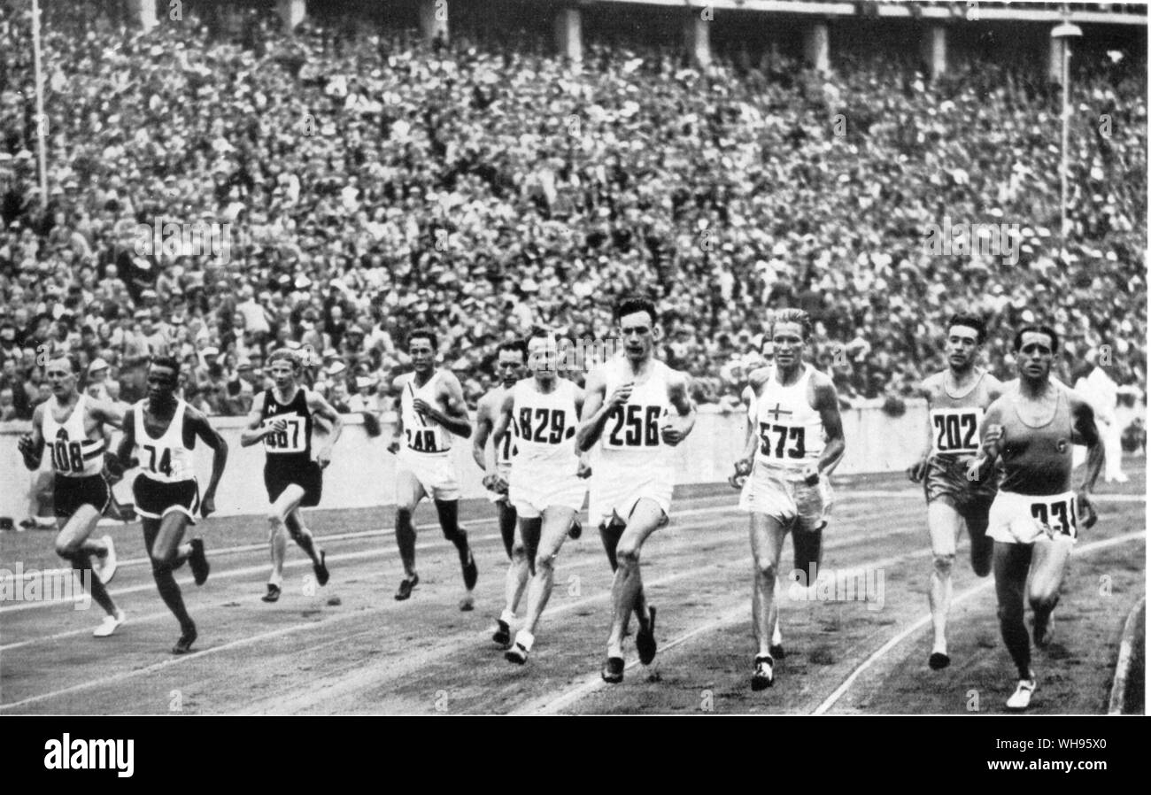 Shortly after the start of the 1500 metre final  Lovelock is running easily conserving strength Olympic Games Berlin 1936 Stock Photo