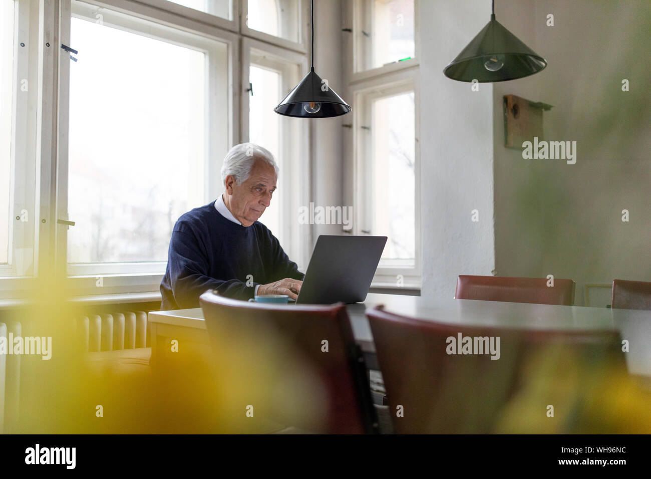 Senior table hi-res stock photography and images - Alamy