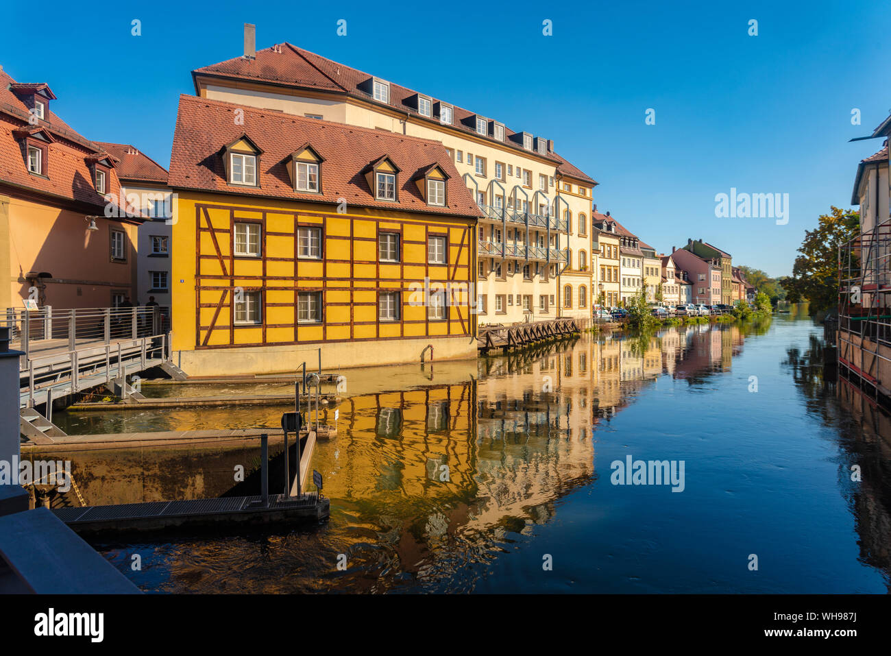 historic-houses-by-the-river-in-the-city-center-of-bamberg-unesco