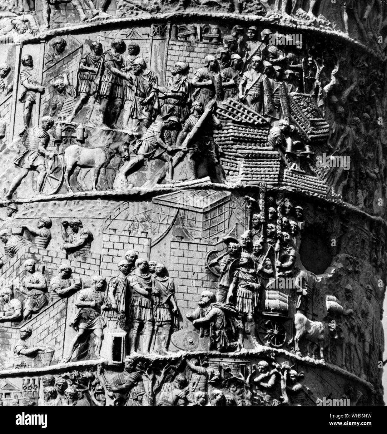 Ancient warfare: Italy, Rome. Trajan's column, early 2nd century A.D. Stock Photo