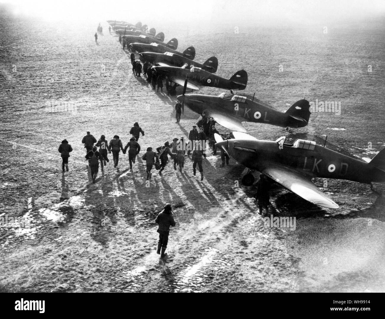 Warfare/WWII: The Battle of Britain was Hitler's first check. Fighter pilots of the RAF run to take off.. Stock Photo
