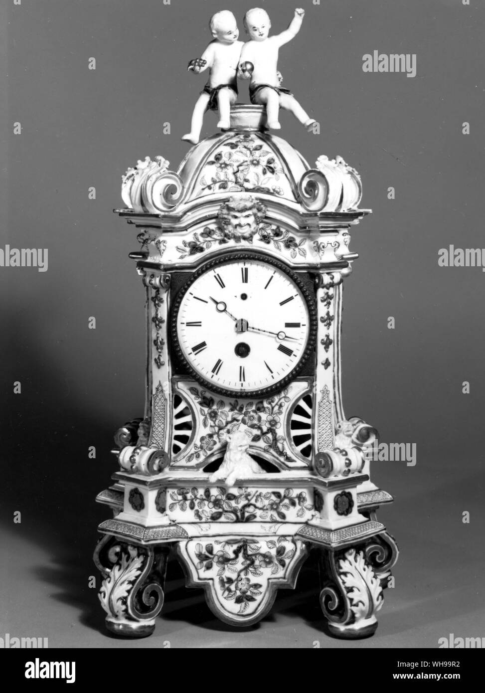 Vienna porcelain clock case, the red and gold decoration in Chinese Imari style (i.e. copying Chinese copying Japanese) Stock Photo