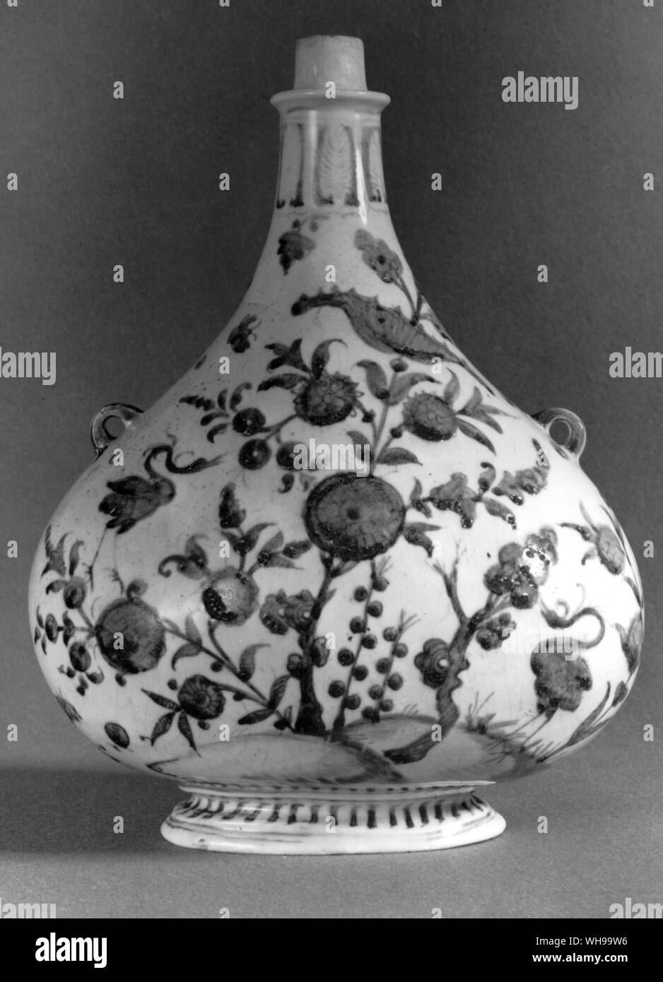 Medici porcelain pilgrim bottle c.1565, Chinese style deecoration, central asian shape. Stock Photo