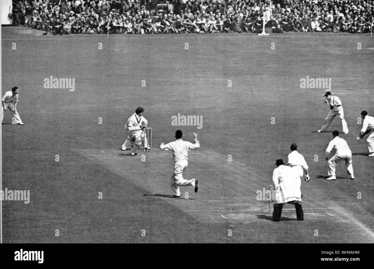 L Hutton catches Bradman at short leg off Bedser in the First Test at Nottingham 1948 Stock Photo