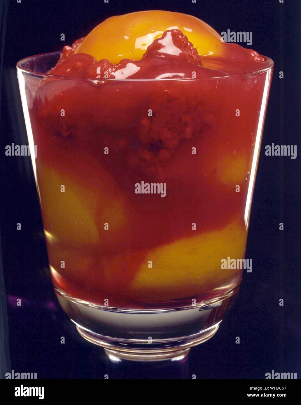 Raspberries and peaches hi-res stock photography and images - Alamy