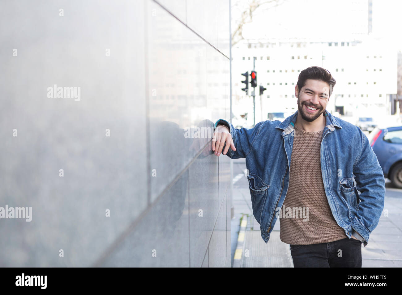 Bearded man in denim hi-res stock photography and images - Alamy