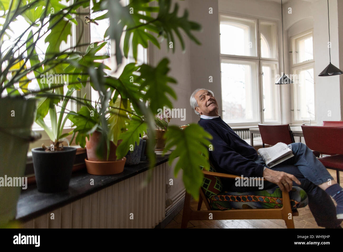 Old man sitting on chair hi-res stock photography and images - Alamy