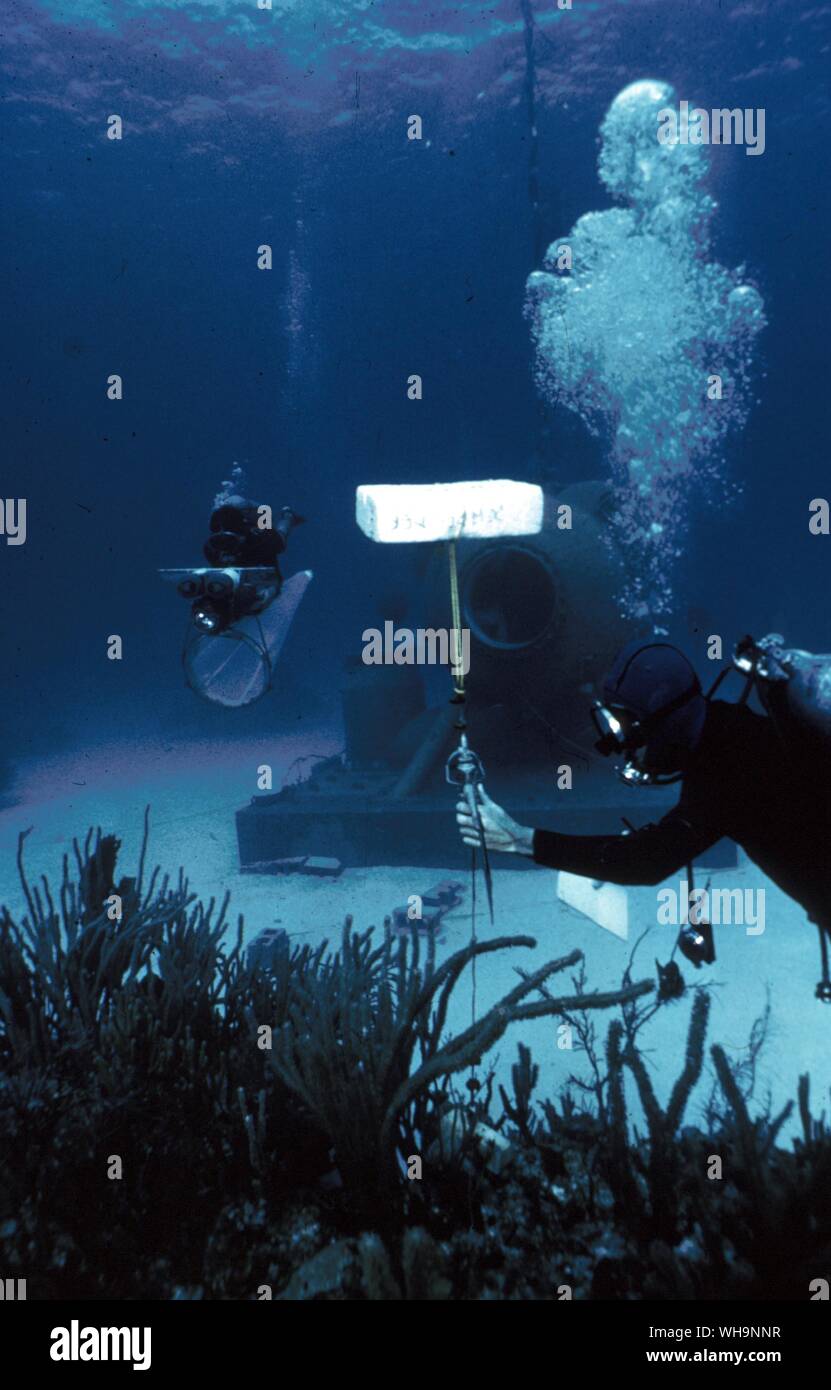 Underwater Diving Divers at work outside Hydro Lab Bahamas Stock Photo