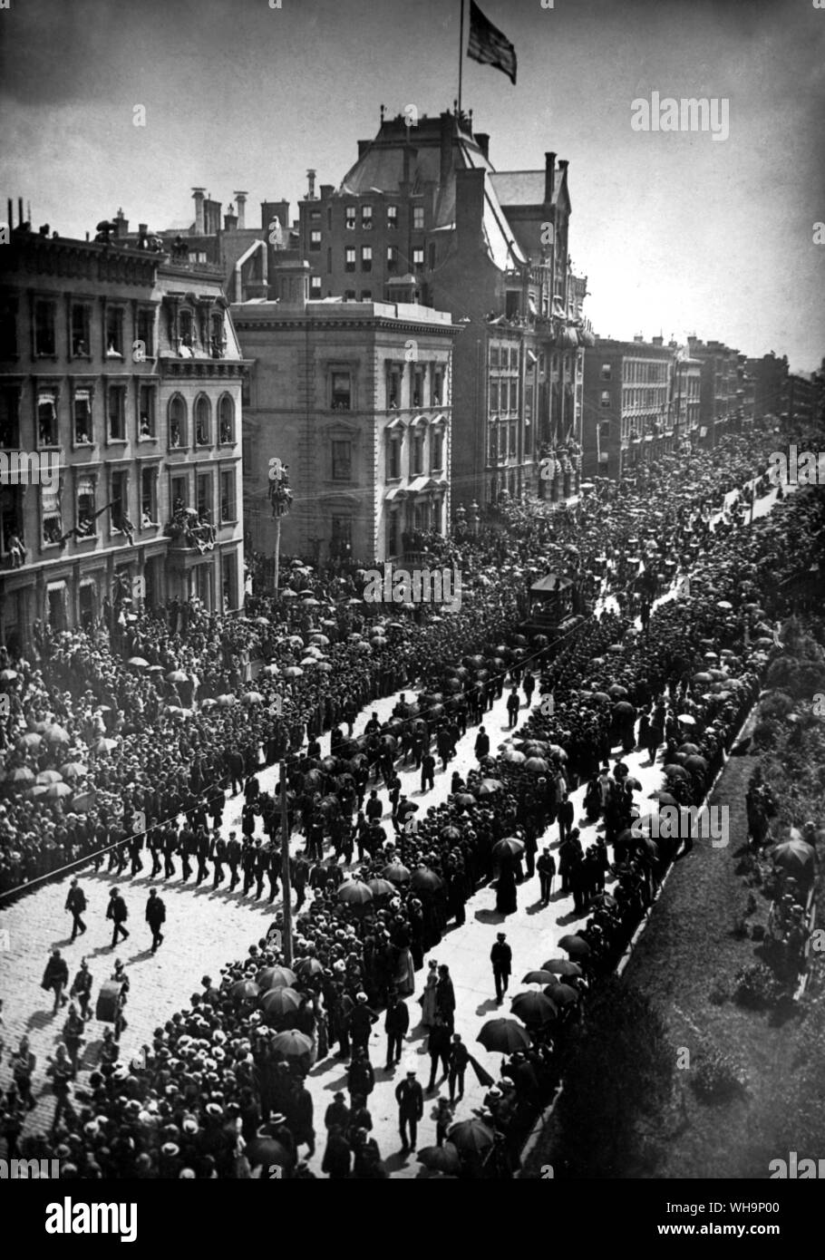 The U S Grant funeral procession, Fifth Avenue and 41st Street, New York, 8th August 1885 Stock Photo