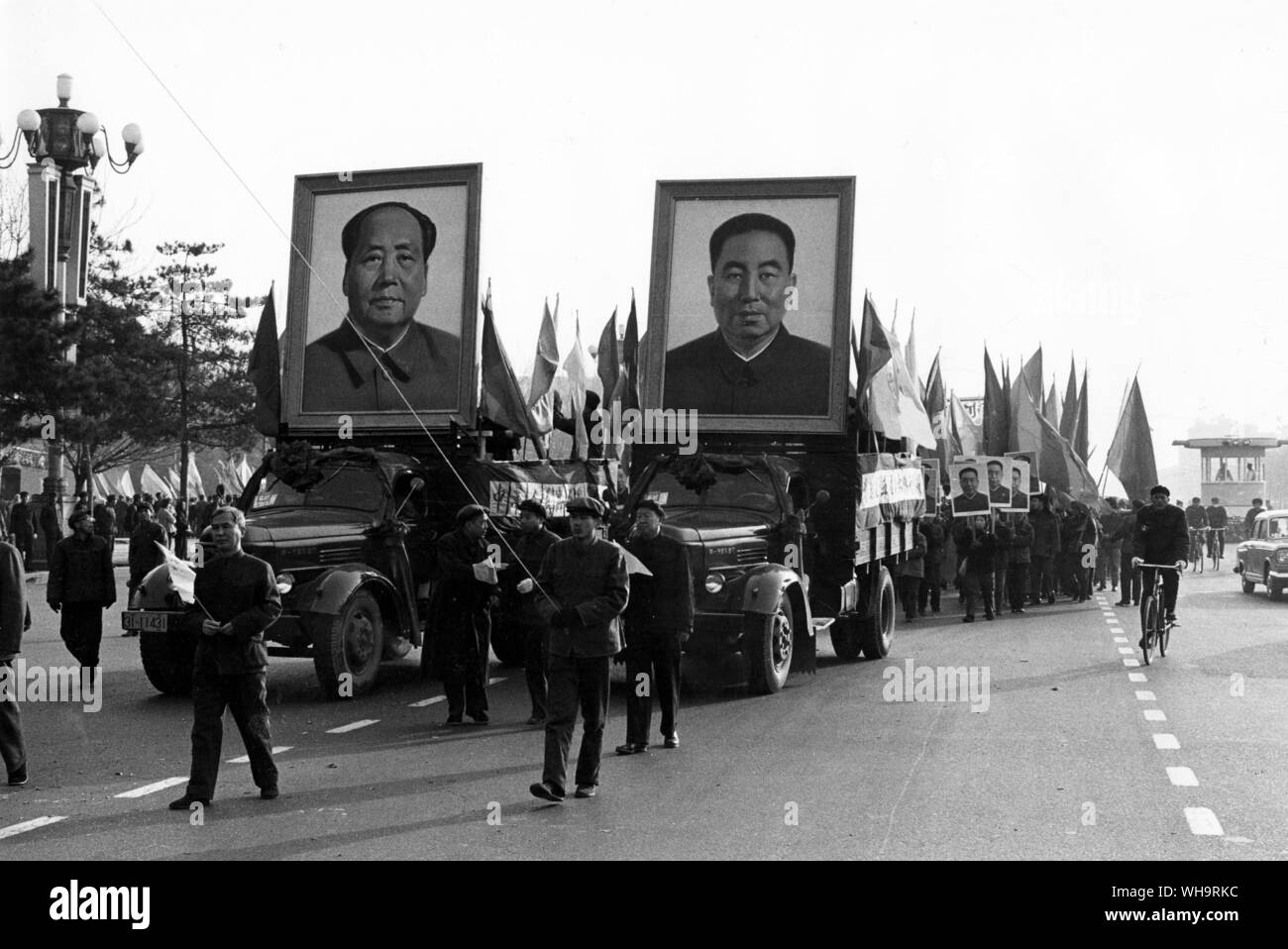 March 6th 1978: China, Peking. Portraits of the newly elected Chairman, Hua Kuo-feng and Mao Tse-Tung, during a festive parade in honour of the closing of the Fifth National People's Party Congress. On Chang Avenue, Peking. Stock Photo