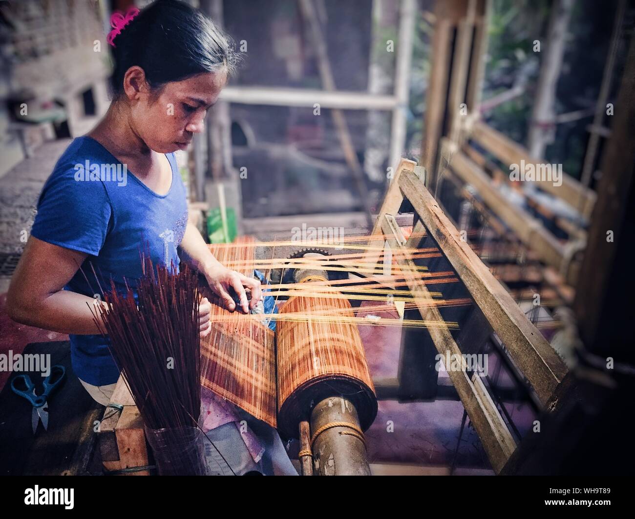Weaving loom hires stock photography and images Alamy