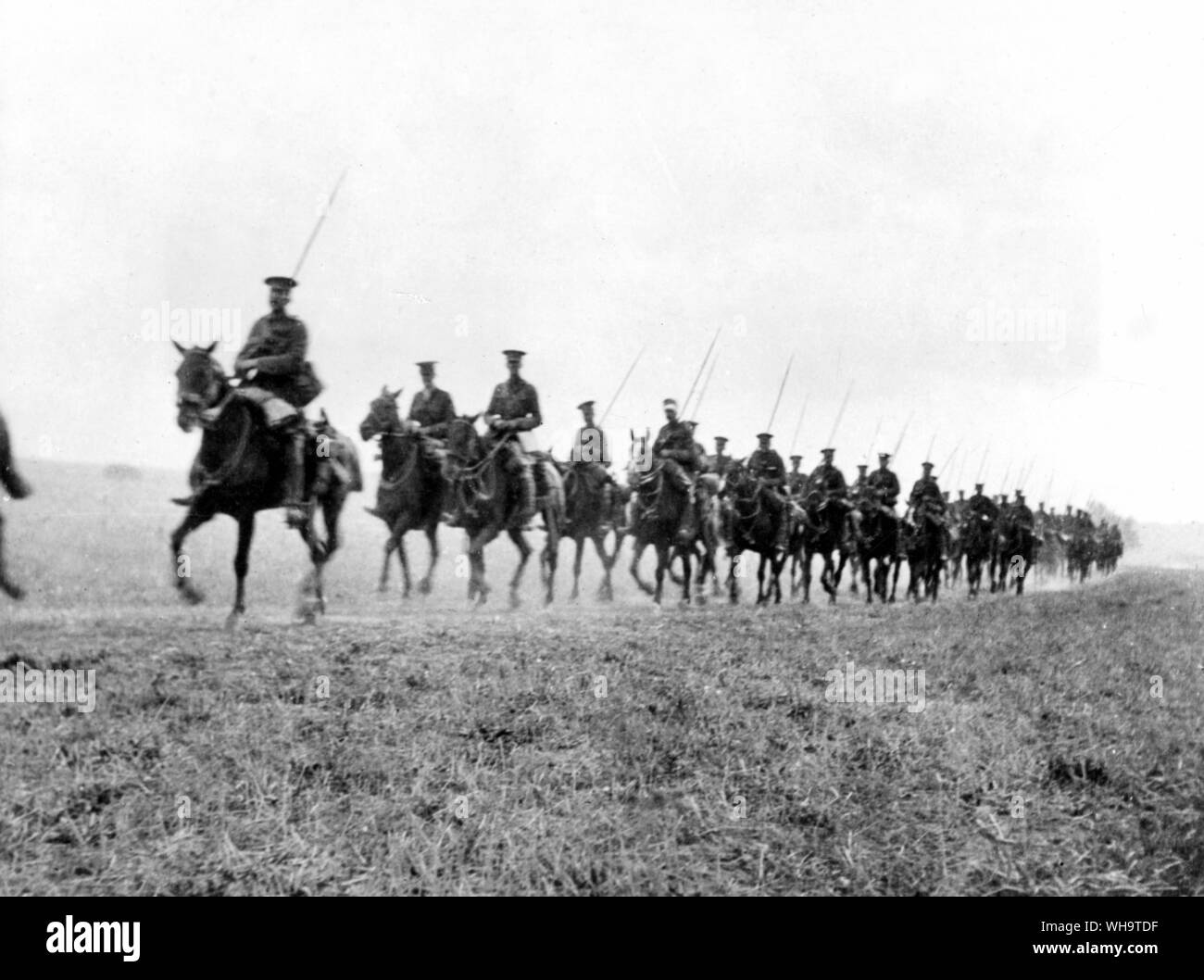 WW1: The retreat from Mons. British cavalry retiring, August/September 1914. Stock Photo