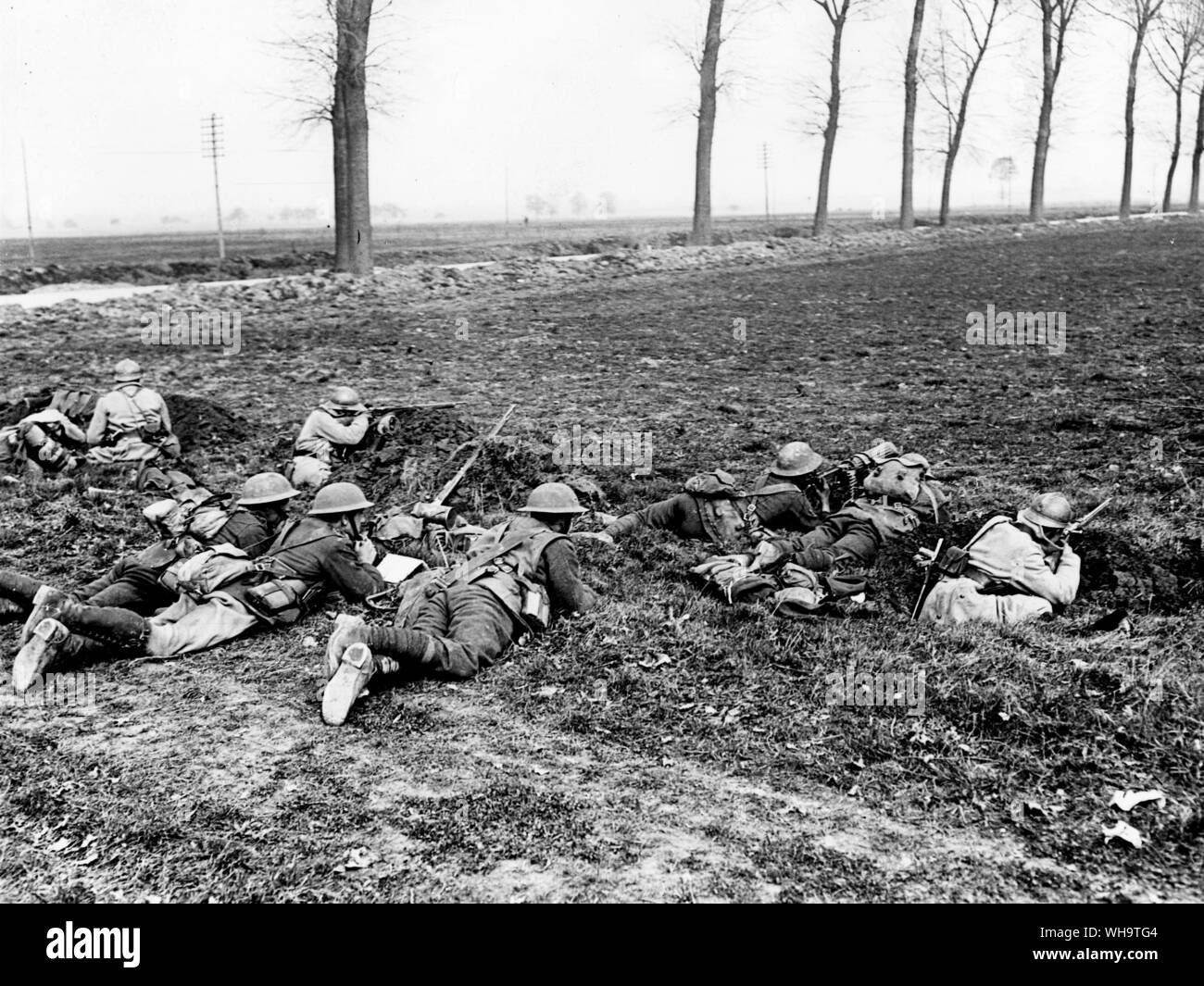 WW1/France: Somme crossings. Trrops of the 20th British Division and of 22nd Frch Div. 25th March 1918. Stock Photo