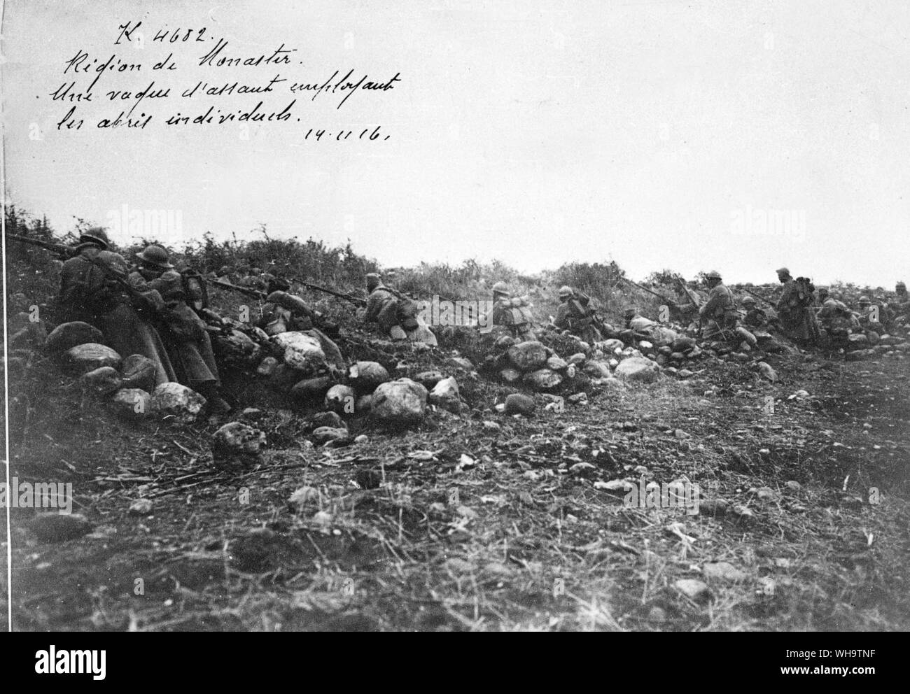 France, WW1: Monastir. Assanet wave from individual cover positions. 14th Nov. 1916. Stock Photo