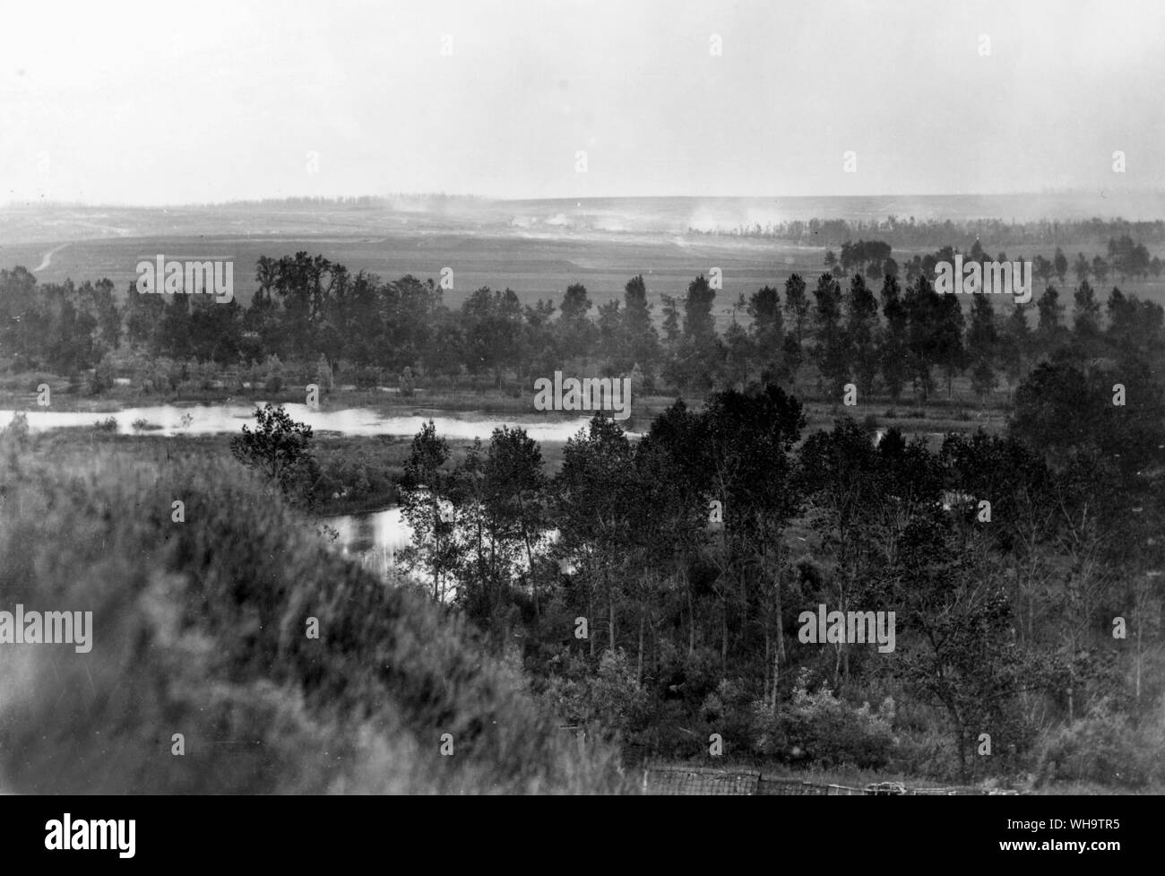 WW1/France: Burning village of Hamel and smoke-enveloped Hamel Wood during attack and capture by Australian troops.The line of trees, running left to right, borders the Somme canal. 4th July 1918. Stock Photo