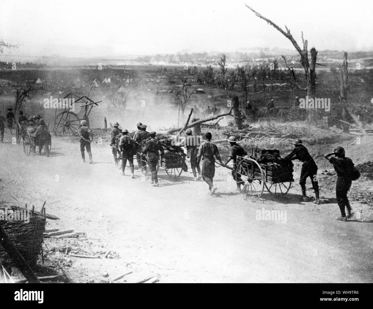 WW1/France: Battle of Albert. Troops moving during attack. on Contralmaison. 10th July 1916. Stock Photo