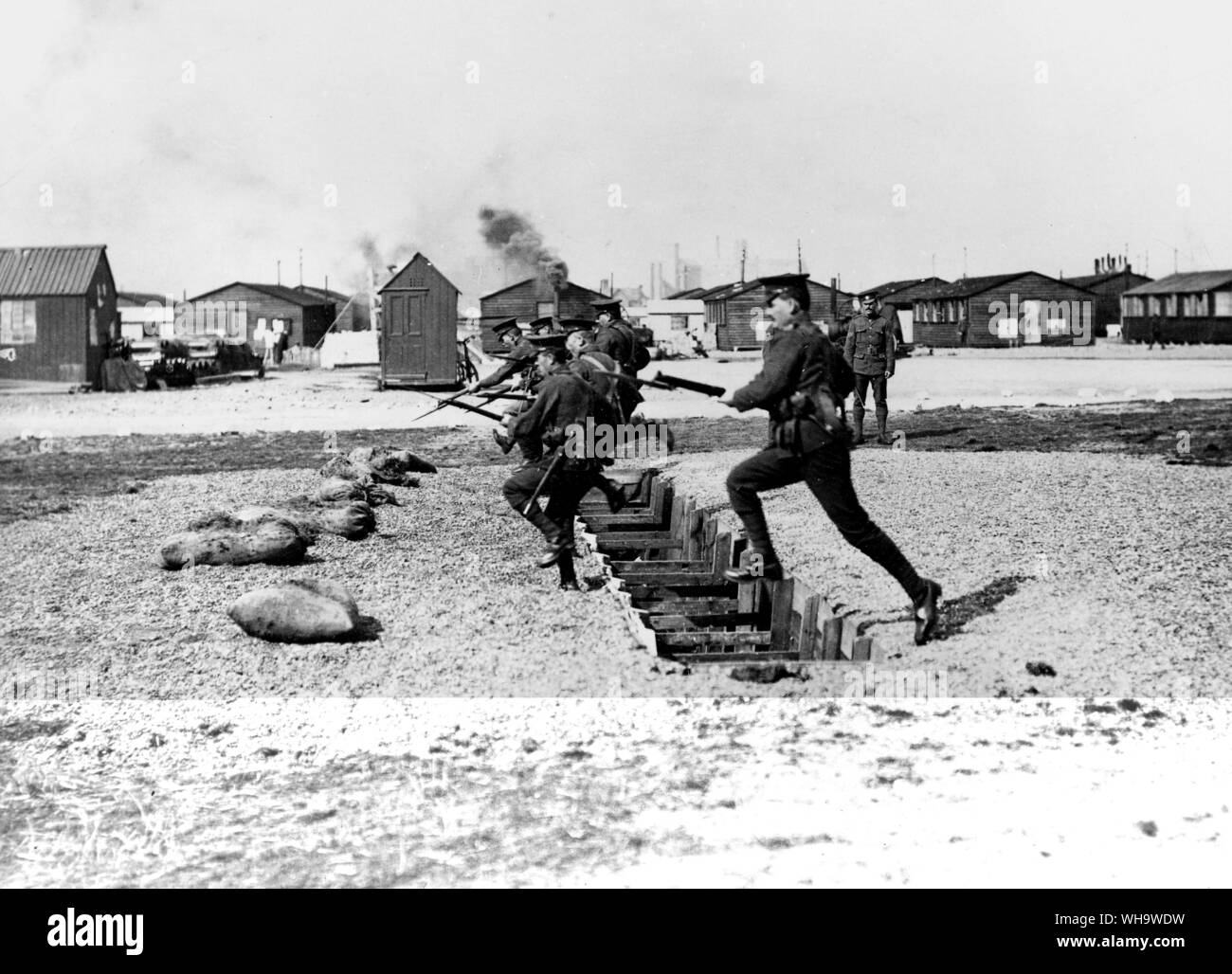 WW1: Allied troops in military training. With guns and bayonnets. Stock Photo
