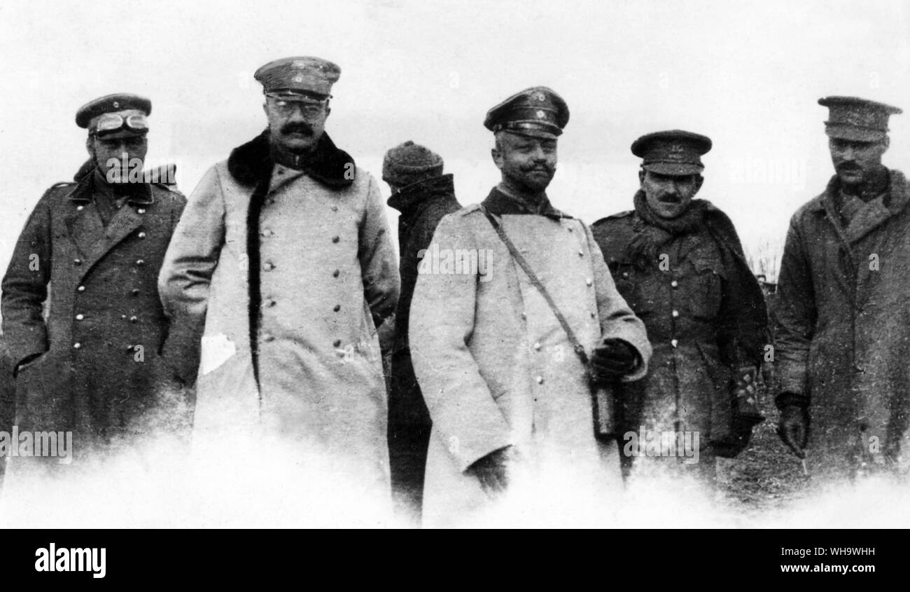 WW1/ British and German officers in 'No Man's Land' during the unofficial truce, Christmas 1914. Northumberland Hussars 7th Division. Bridoux-Rouges Bancs Sector. Stock Photo