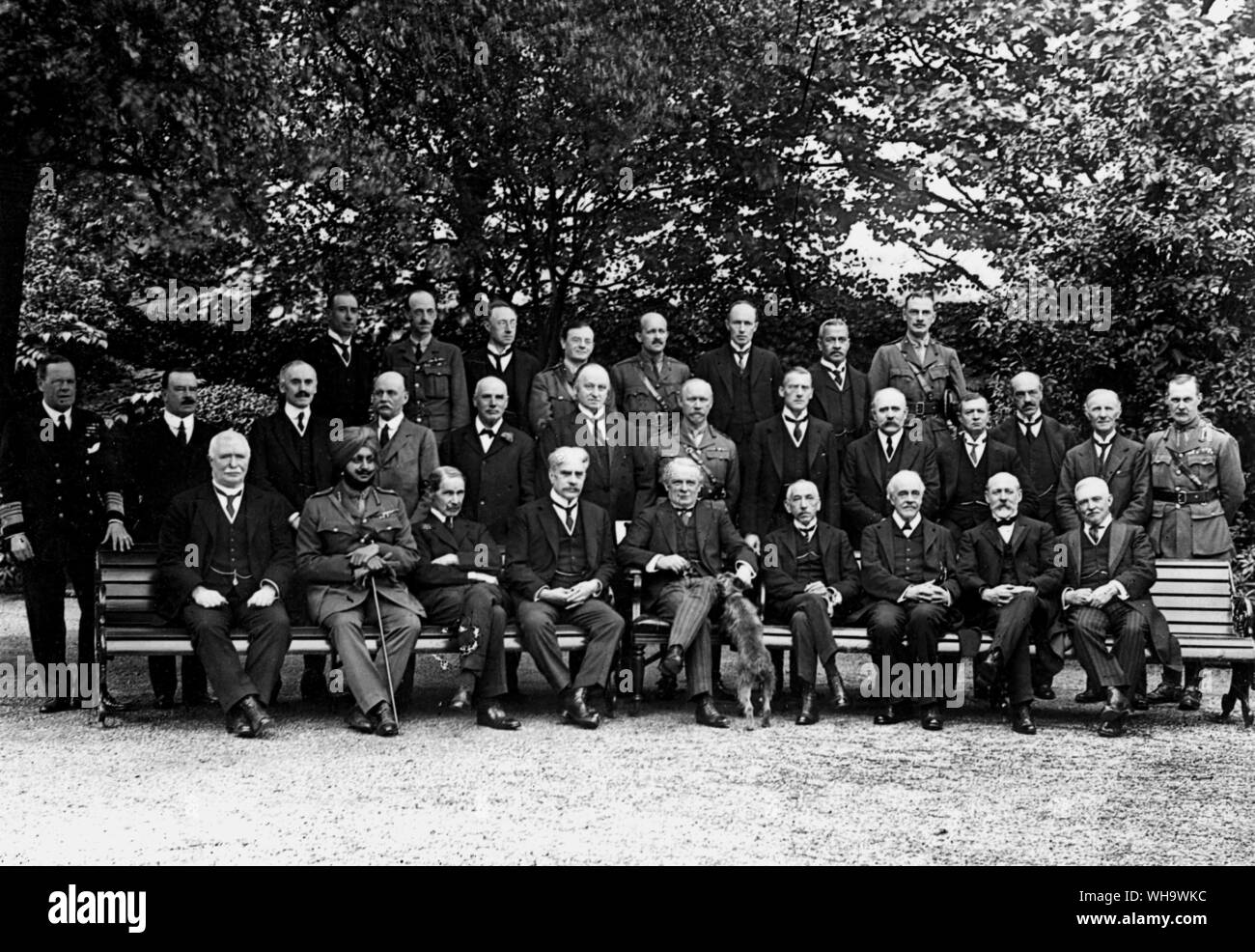WW1/ Imperial War Cabinet, Downing Street, 1918:. Top, l-r: Sir W. Weir; Gen. Sykes; Col. G. Lambert; Col. Amery; Lt. Col. Sir Maurice Hankey; The Hon. A. Meighen; Sir S.P. Sinha; Col. Storr.. Middle row, l-r: Sir Rosslyn Wemyss; Sir Joseph Ward; The Hon. M.W. Rowell; Mr Walter Long; Mr G.N. Barnes; Lord Curzon; Gen. Smuts; Mr Austin Chamberlain; The Hon. J.A. Calder; The Hon. H. Burton; Mr E.S Montagu; Sir Joseph Maclay; Gen. Sir G.M. Macdonah.. Front row, l-r: Mr W.F. Massey; The Maharajah of Patiala; Mr Bonar Law; Sir Robert Borden; Mr David Lloyd George; Mr W.M Hughes; Mr Balfour; Mr Stock Photo