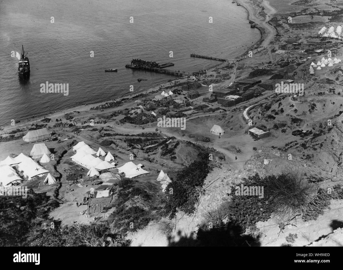 WW1: Ocean or North Beach, Anzac, north of Ari Burnu and Anzac Cove looking toward Sulva. In the foreground is No.1 Australian Stationary Hospital; in the centre are the Ordnance and Supply stores, and No.13 Casualty Clearing Station in the distance. Stock Photo