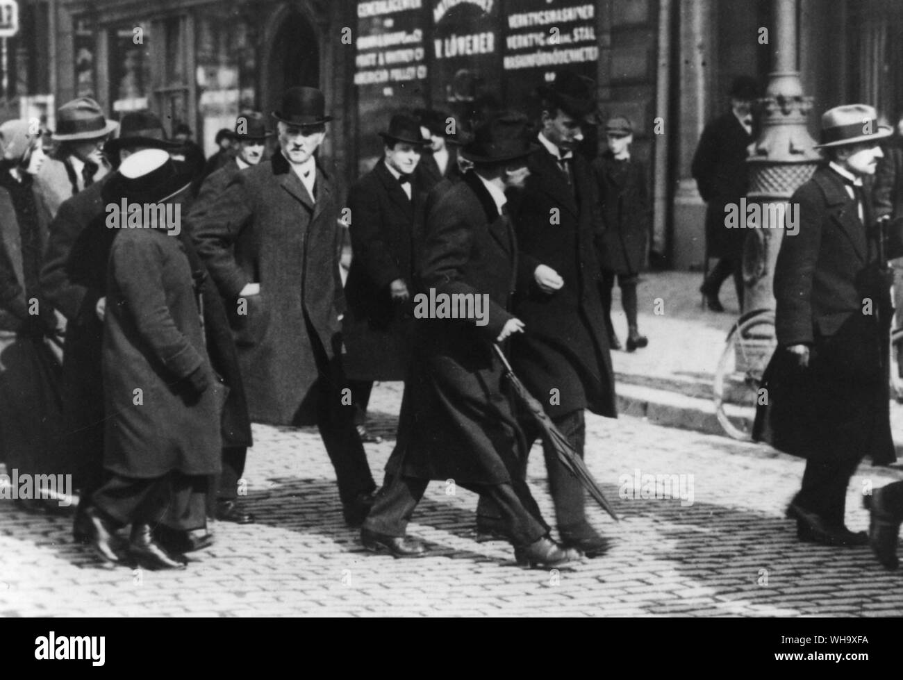 WW1:(uncaptioned) Chap with brolly looks like Lenin.... Stock Photo