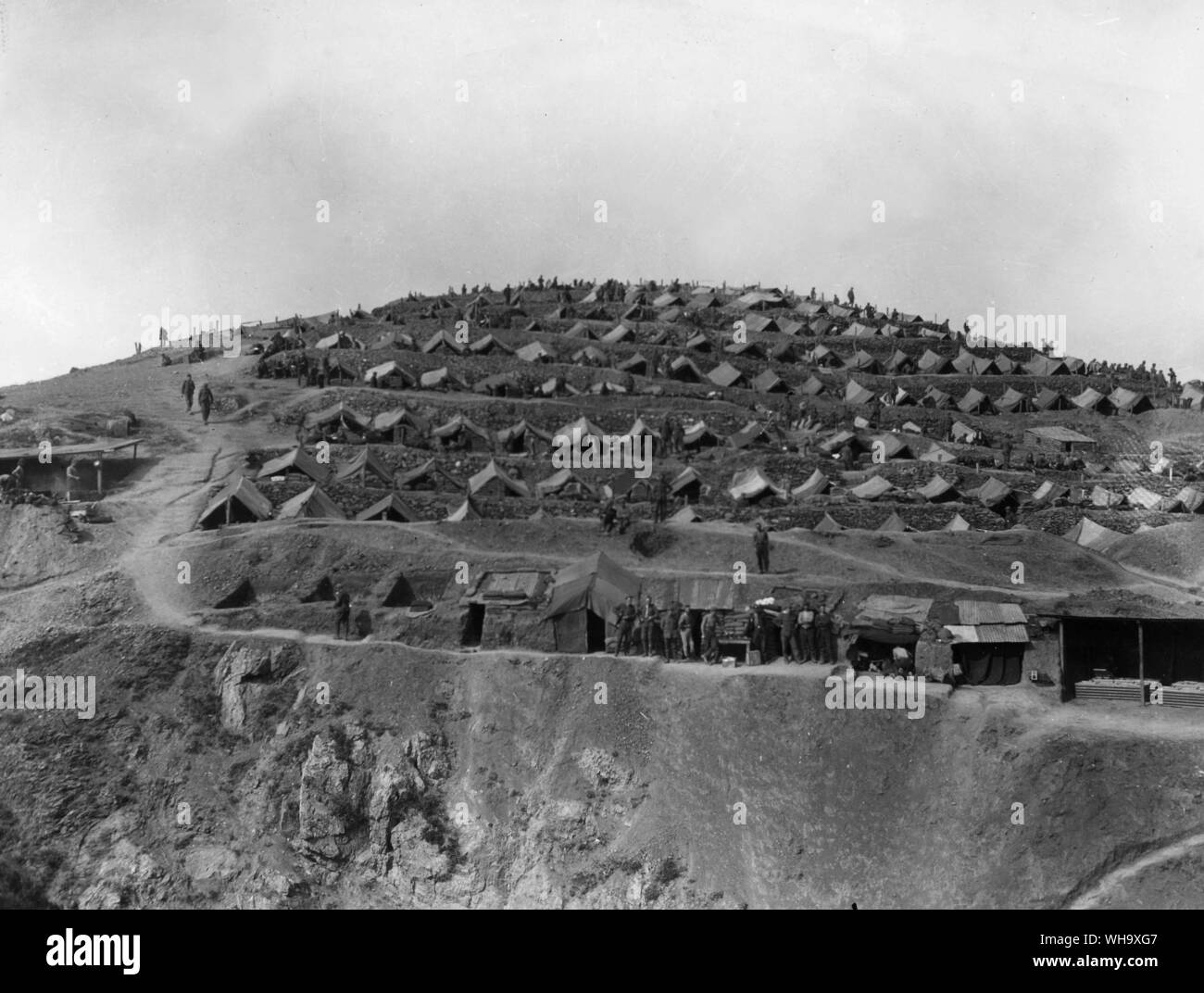 WW1: Dug-outs on the side of a hill, covered with canvas roofs. Stock Photo