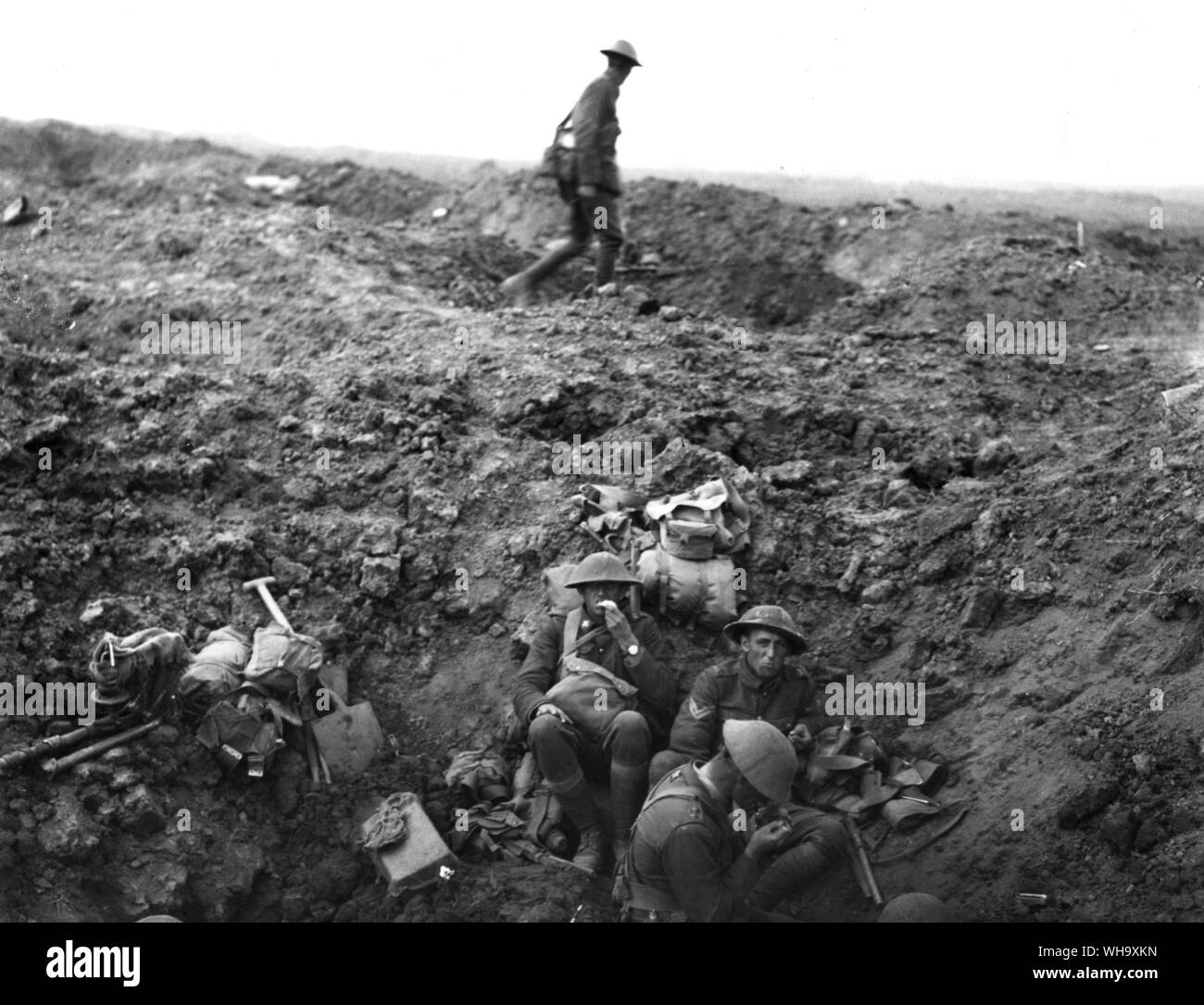WW1: Battle of Flers. New Zealand 2nd Canterbury Battalions. Troops in shell hole near Flers, 15th Sept. 1916. Stock Photo