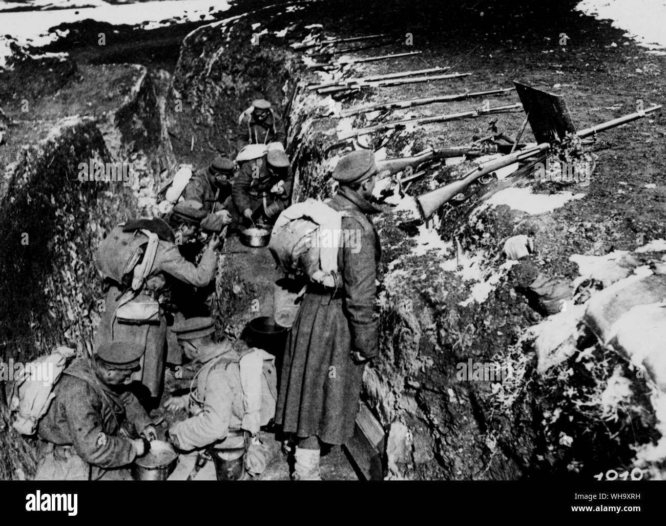 WW1: Bulgarian infantry manning trenches near Uskub. Stock Photo