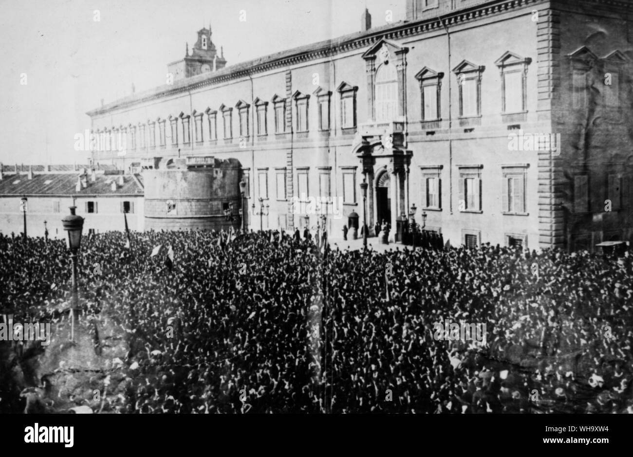 WW1: Italy, Rome. Patriotic demonstration at Gallipoli, 1915. Stock Photo