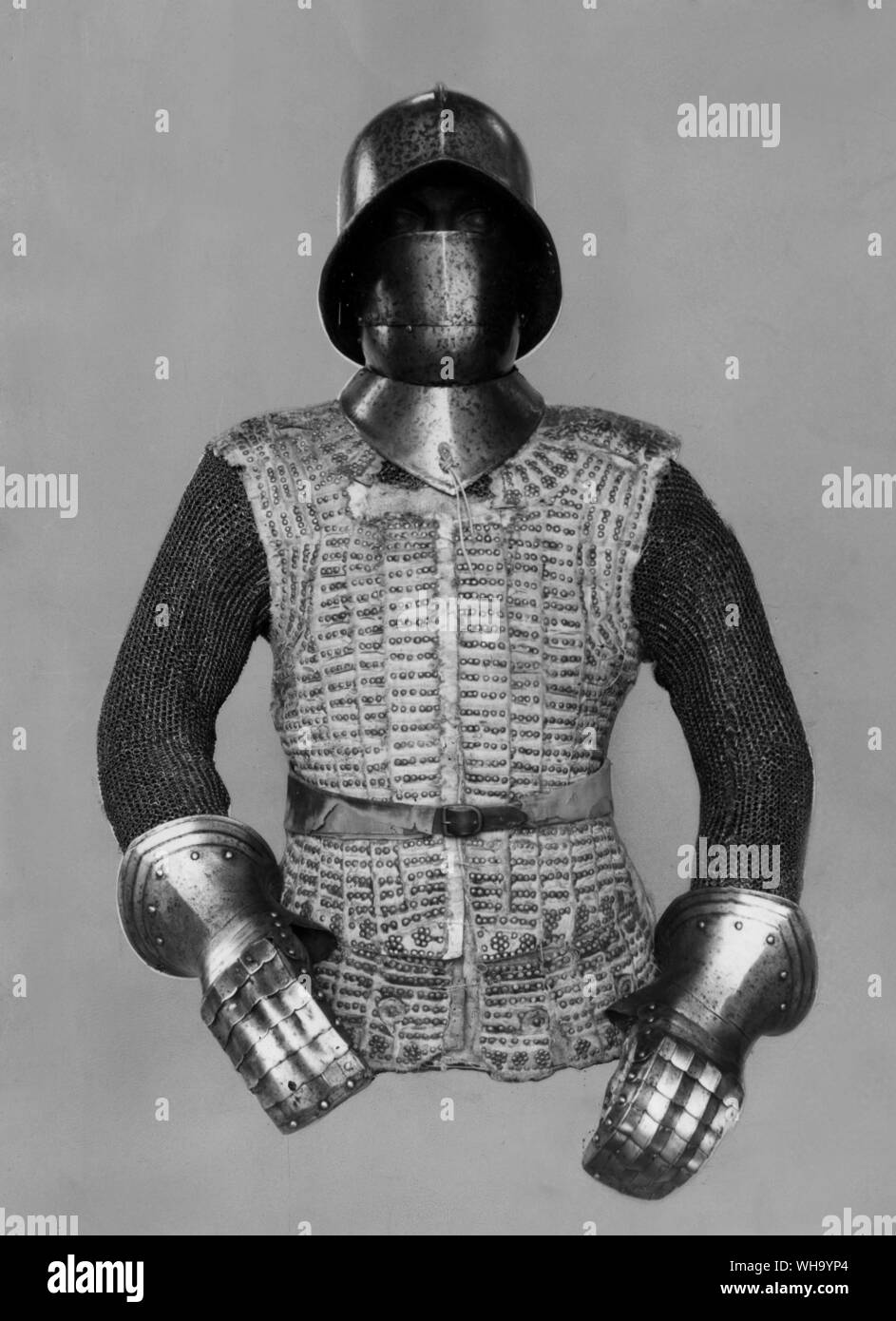 Spain: Brigadine originally covered with red velvet. Early 16th century mounted with cabaceti, barboti, mail sleeves and gauntlets in the Spanish fashion. Armour to be seen at the Tower of London. Stock Photo