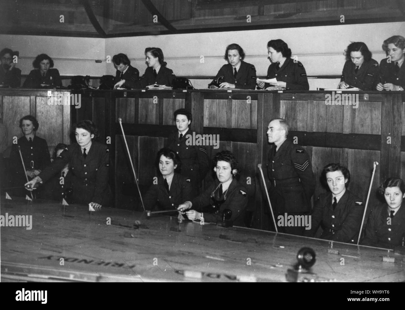 WW2/ Battle of Britain: RAF in mission control/HQ. Including WAAF airwomen who are assisting with Fighter Operations. Stock Photo